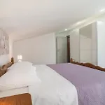 4 Bedroom Stunning In Ferienhaus Neoric