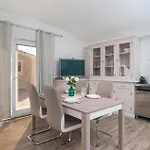 4 Bedroom Stunning In Ferienhaus