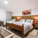 4 Bedroom Stunning In Ferienhaus Neoric