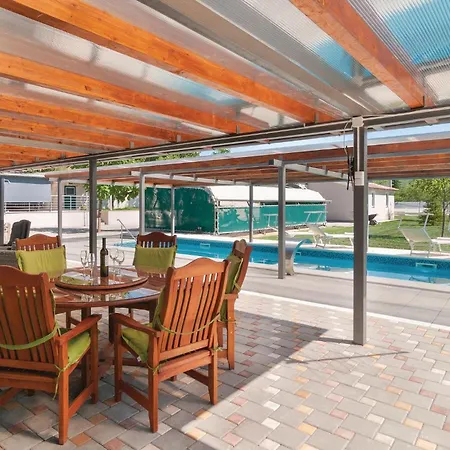 Luxurious In بيت للعطل