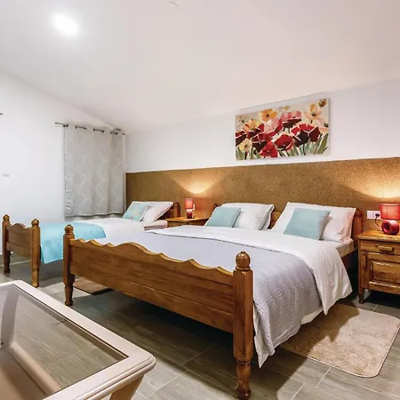 Luxurious In بيت للعطل Neoric