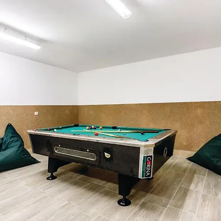 Сasa de vacaciones 4 Bedroom Stunning In Neoric